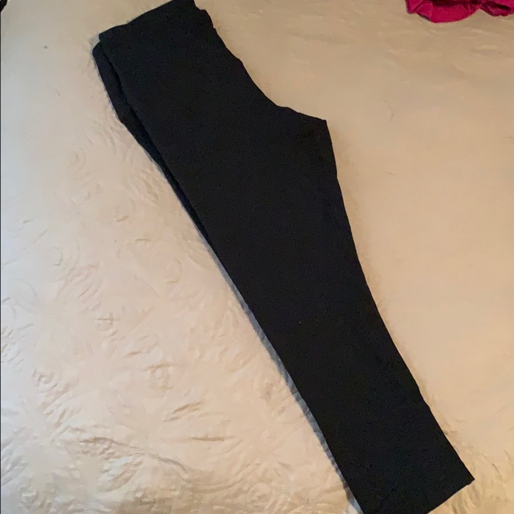 Black cropped leggings